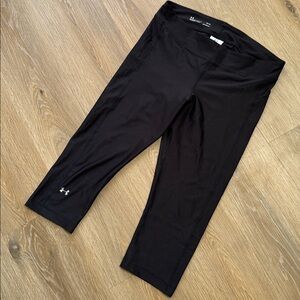 Under Armour Black Athletic Capris Size L